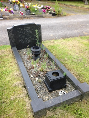 Headstone of Eli, Susannah and Frank Davis in Alfreton Cemetery, 2016.