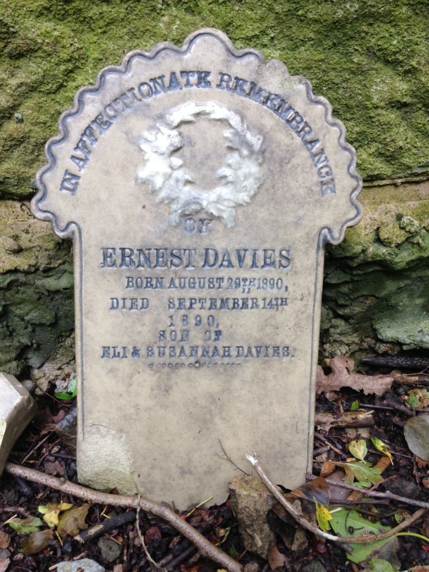 Headstone of Ernest Davis, the infant son of Eli and Susannah, in St. Martin's Churchyard, Alfreton, 2016.