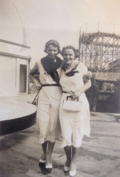 L-R: Hilda Hunter and Mary, c. 1935.