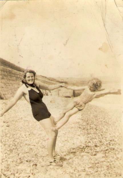 Julia Mary England (née Mills) and her daughter Gillian, c. 1942.